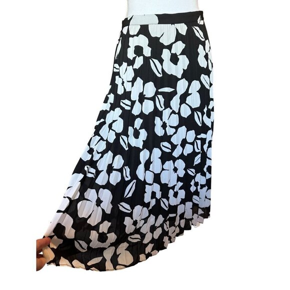 Tahari Arthur S. Levine Women's Pleated Skirt Sz 18 Black White Lined Floral NEW - Picture 6 of 14